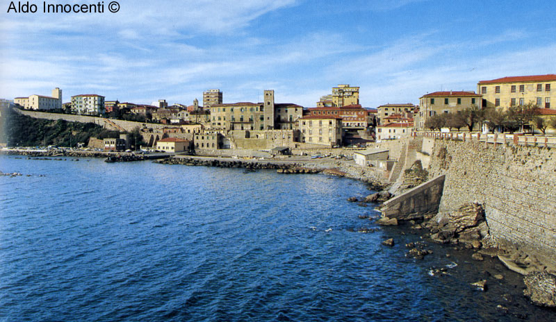 VEDUTA PANORAMICA DI PIOMBINO DAL MARE